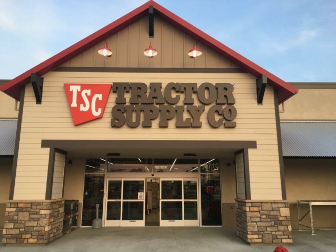 Tractor Supply Co. storefront sign